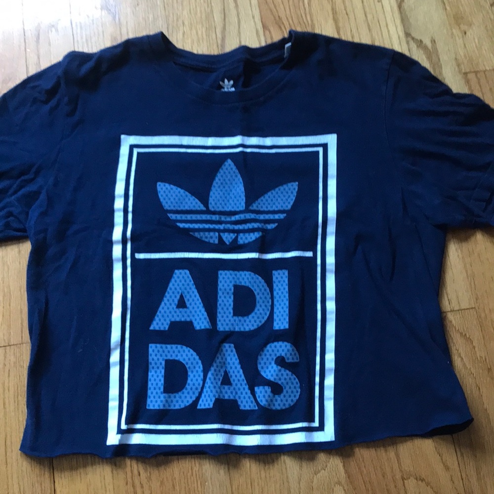 3/$15✨ Cropped Adidas tee